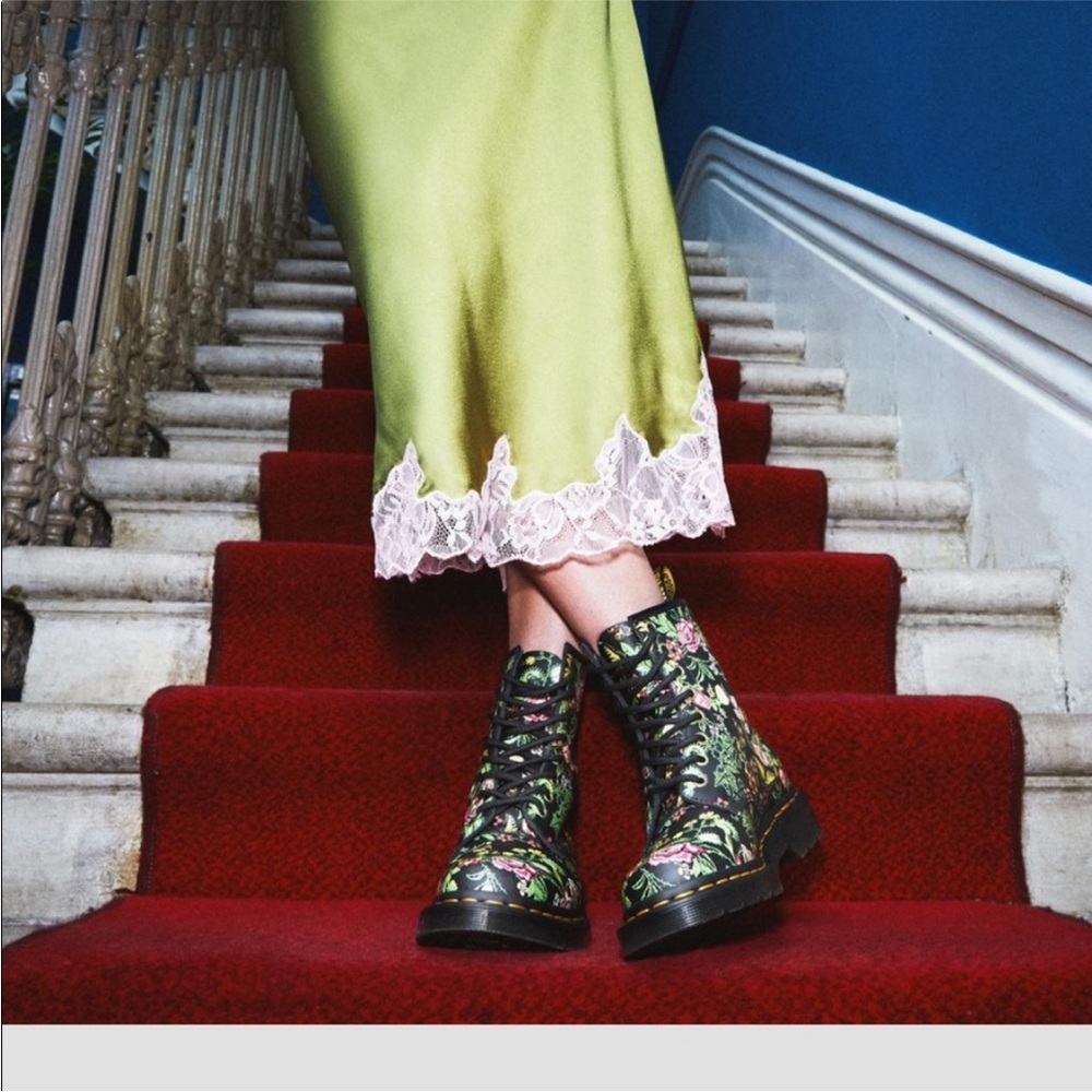 Dr Martens 1460 Floral Bloom Backhand Leather Lace Up Boots US L7 - Picture 4 of 17